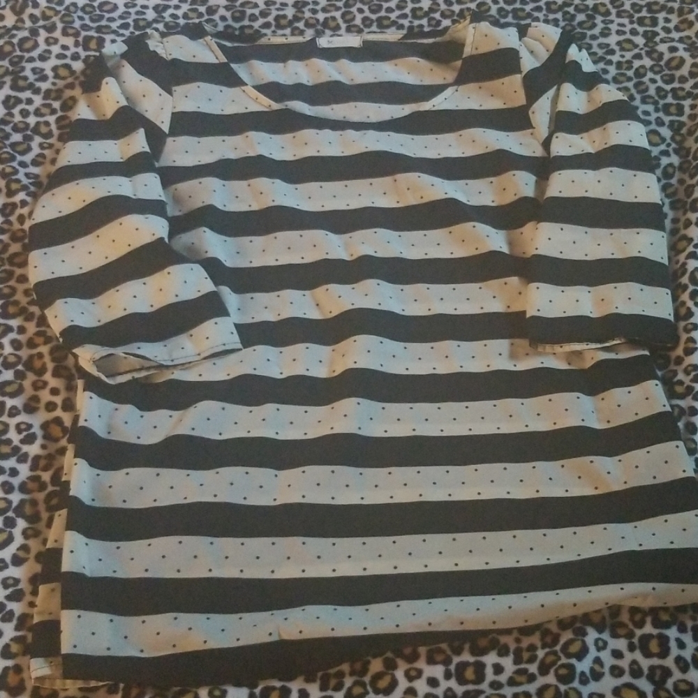 3/4 black and cream blouse